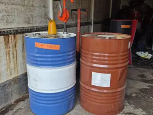 Öljytynnyrit (200 l) 2 kpl (nro 2) tila U KO