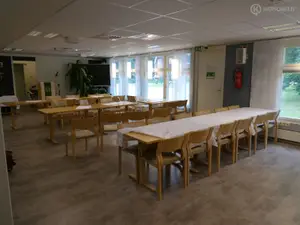 Pöytiä 19 kpl
