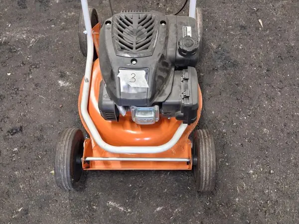 STIHL ruohonleikkuri No.3.