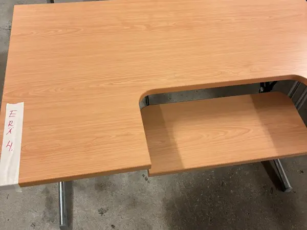 Tietokonepöytiä, erä 4