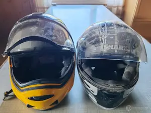 Kaksi (2) käytettyä kypärää. Ski-Doo Advanced Tec Modular ja Bombardier. nro PR 21