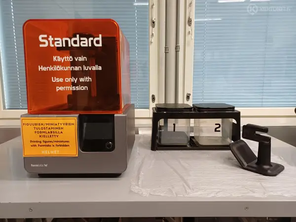 Resiinitulostin (Formlabs, Form 2) ja Formlabs Finish Kit -jälkikäsittelysetin osia #24