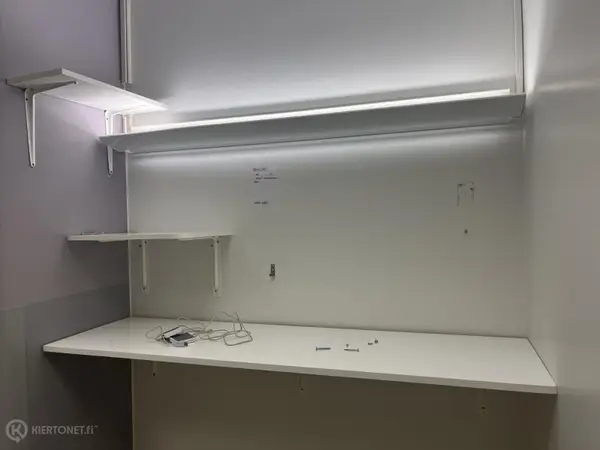 Hyllyt kannakkeilla 3kpl (nro 35) tila E2 Kuulokeskus 121