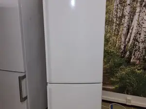 Gram jääkaappipakastin