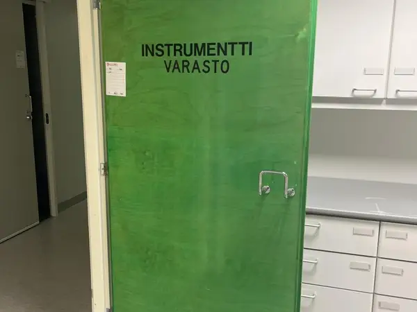 Ovi (nro 222) tila E1 Röntgen 148