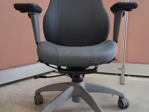 Iskun toimistotuoli