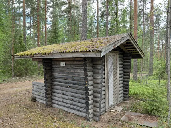 Hirsirakenteinen lipunmyyntikioski (#49)