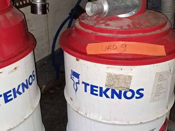 Suomen Imurikeskus Oy (Eurovac) tynnyri-imuri tai suurtehoimuri korkeus 130cm (nro 9) tila U KO