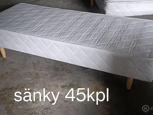 Käytetty hotellisänky, myydään koko erä 45 kpl.