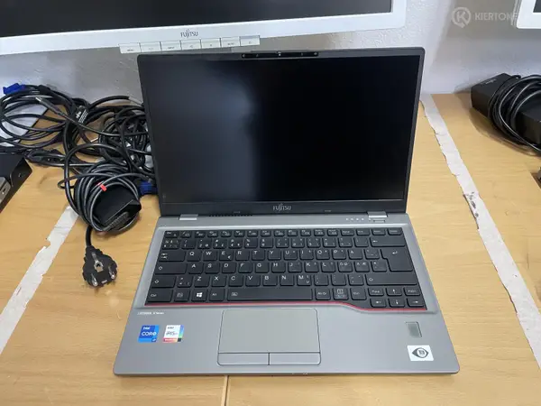 Fujitsu Lifebook U7411 kannettava tietokone + näyttö (nro 8.)