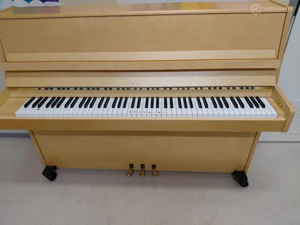 Puunvärinen Hellas piano