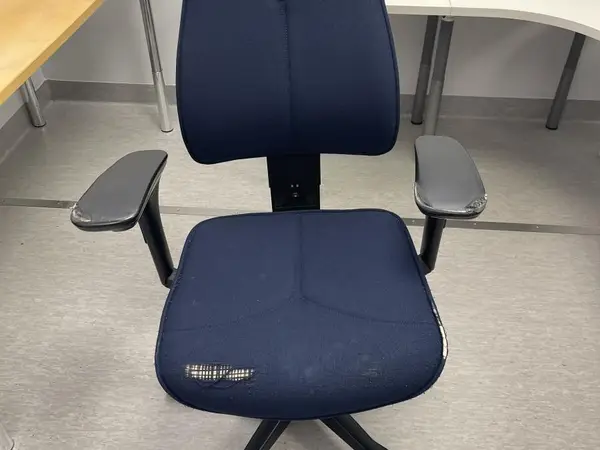 Kinnarps työtuoli (nro 162) tila E1 Röntgen 152