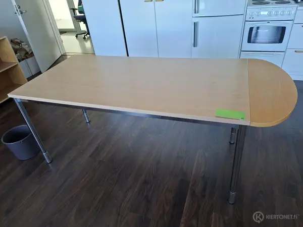 Sivupöytä tai ruokapöytä