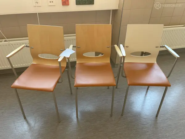 Oranssit tuolit 3 kpl (nro 329) tila E2 ortopedia 063
