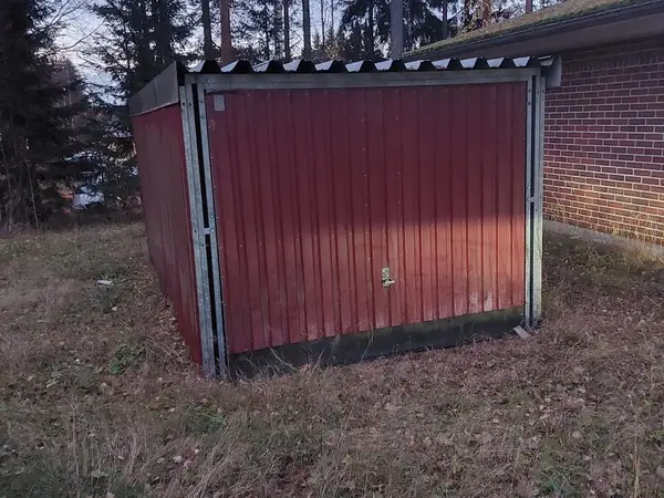 Autotalli/vaja