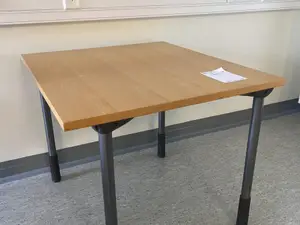 Isku pöytä (nro 32) tila D1 vuodeosasto 180