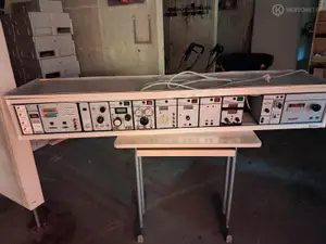 Elektroniikkapöydän yläosa 3