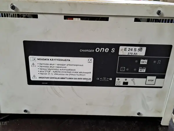 Charger One s E 24 S 50 -akkulaturi. nro KH14