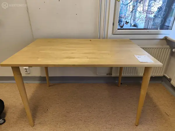 Pöytä (nro 136) tila 1. Huone 16