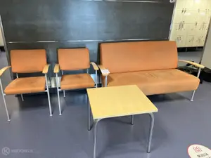 Sohvaryhmä (nro 39) tila E2 Dialyysi 024
