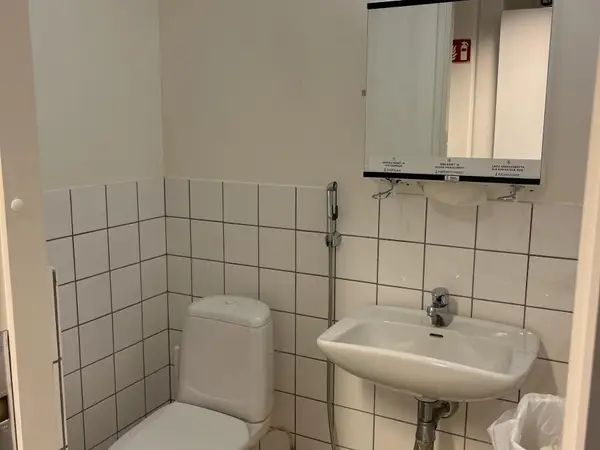 WC-Kalusteet (nro 215) tila E1 Fysiatria 072