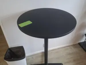 Baaripöytä, pyöreä, musta