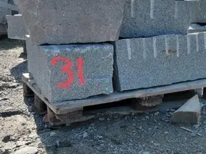 Kurun harmaata graniittia ns. "RÄÄPPIKIVEÄ" Erä 31 eurolavalla