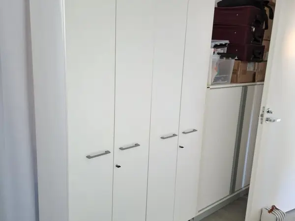 Vaatekaappi, lukittava