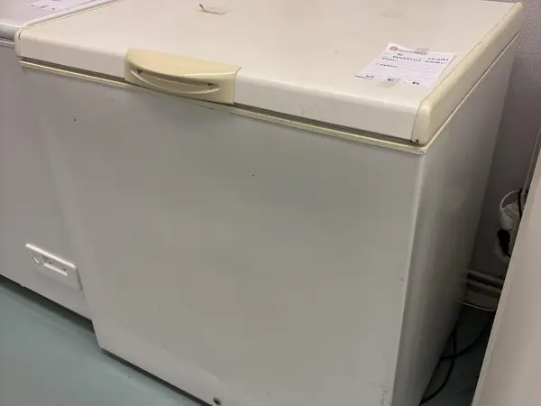 Pakastin Whirlpool (nro 90) tila 0 krs. Keittiö1