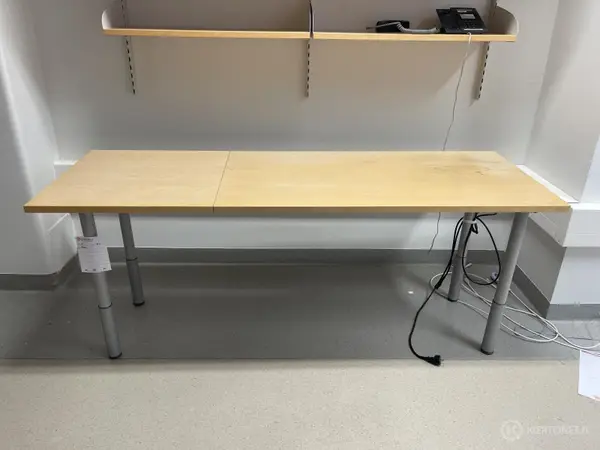 Pöytä (nro 6) tila E2 ortopedia 012
