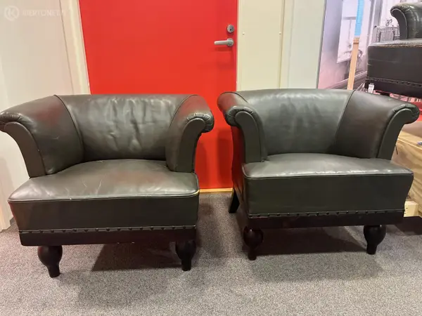Antiikkiset nahkaiset nojatuolit 2 kpl (nro 403) tila H Erä 5