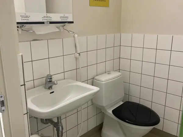 WC-kalusteet 2 kpl (nro 219) tila F1 Fysiologia 050