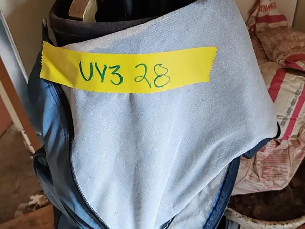 Golfbägi, joka sisältää vanhoja perinteisiä rautamailoja nro UV3 28