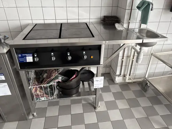 Kopal keittoliesi + pieni allas (nro 67) tila 1 krs. Keittiö