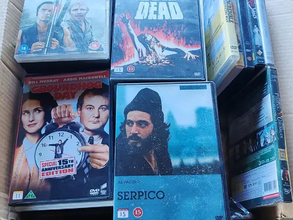 DVD-julkaisuja laatikko. nro PR 17