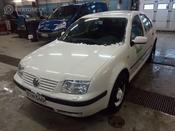 Volkswagen Bora 1.4 -99 valkoinen