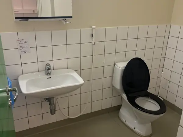 WC-kalusteet (nro 15) tila E1 Röntgen 114A