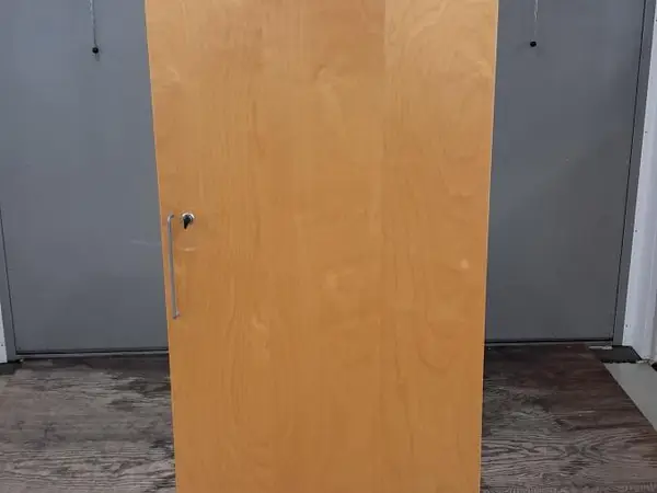 Vaatekaappi (nro 1295)