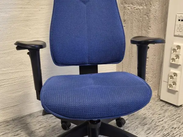 Kinnarps työtuoli (nro 14) tila 5 Aula