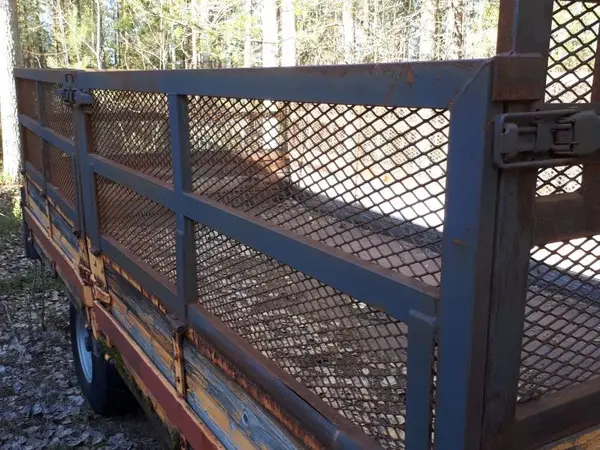 Traktorin peräkärry Kipa