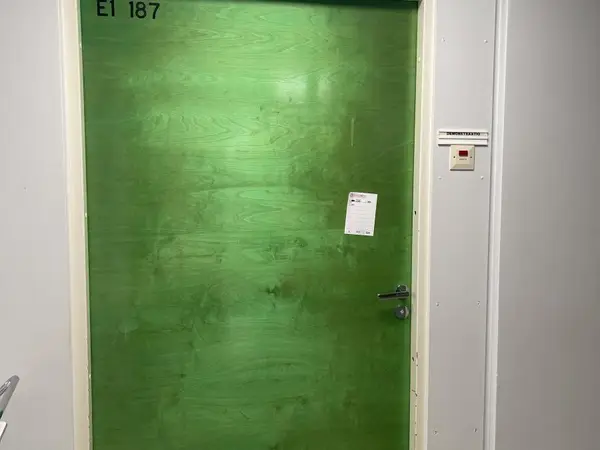Ovi (nro 266) tila E1 Röntgen 187