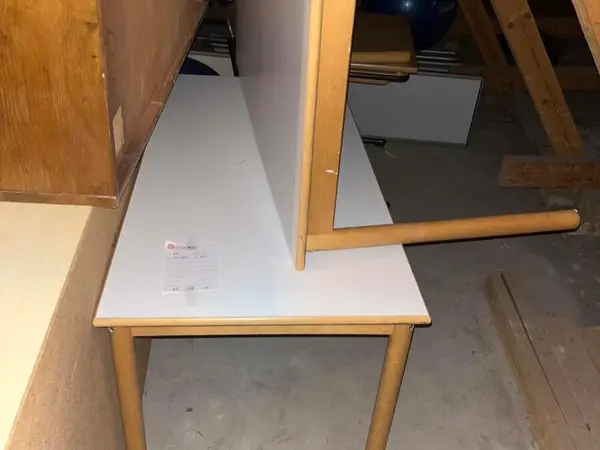 Pöydät 2 kpl (nro 36) tila Vintti 1
