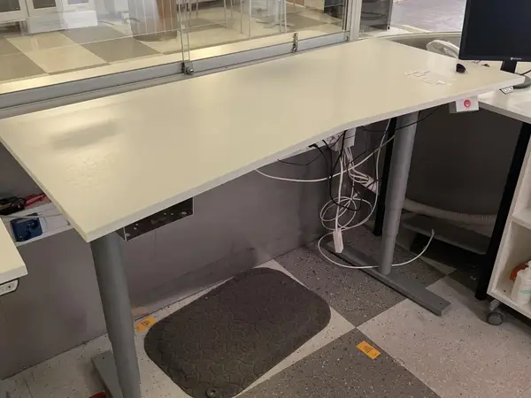 Sähköpöytä (nro 50) tila E2 Aula Neuvonta