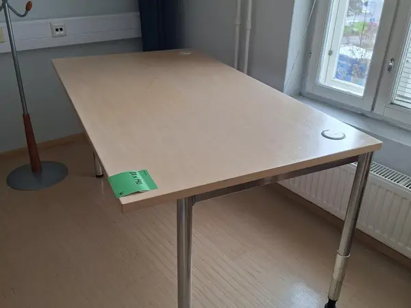 Sivupöytä tai työpöytä