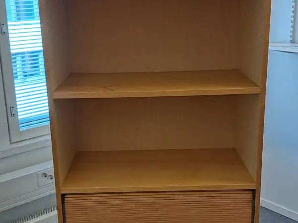 Rulohyllykaappi (nro 105/49)