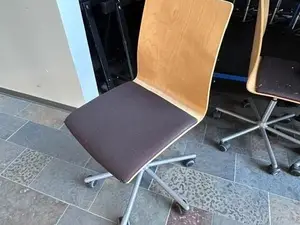 Tuoli pyörillä 45 kpl