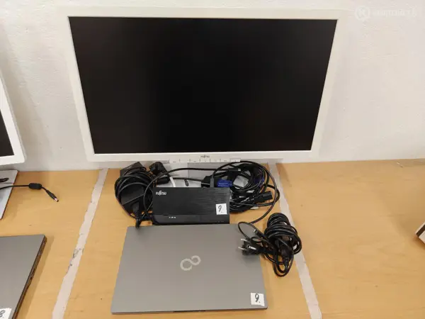 Fujitsu Lifebook U7411 kannettava tietokone + näyttö (nro 9.)