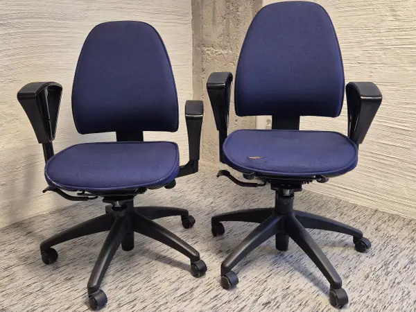 Kinnarps työtuolit 2 kpl (nro 15) tila 5 Aula