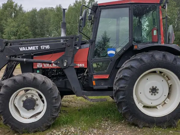 Valmet 665 + etukuormain ja puskulevy