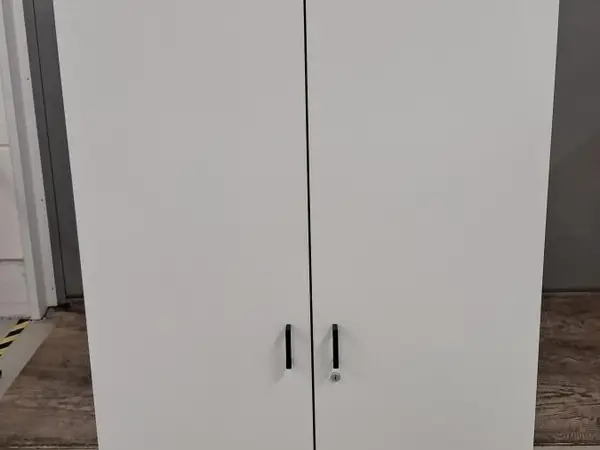 Hyllykaappi (nro 1366)